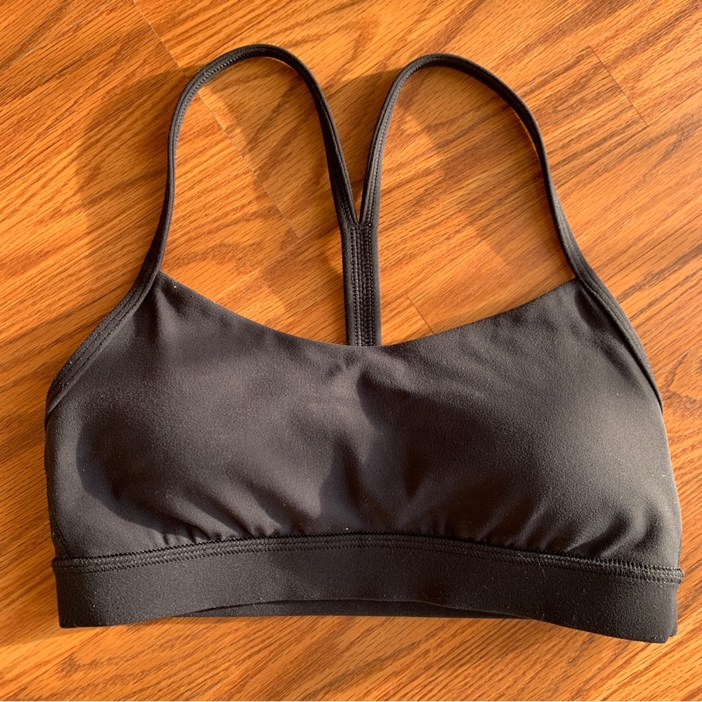 Lululemon flow y bra size 4 black sport bra